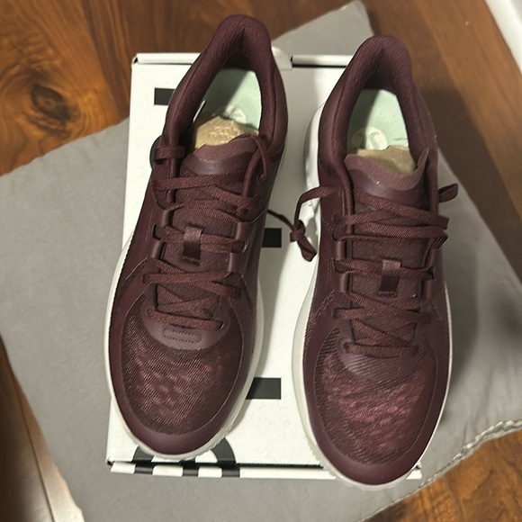 BNIB Lululemon Trainers - Picture 3 of 6